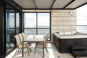 SeaPark Luxury Apartments