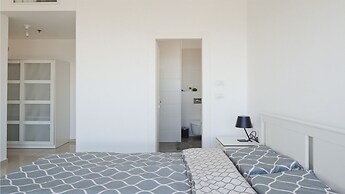 SeaPark Luxury Apartments