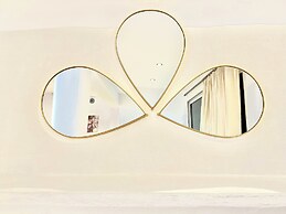 Gorgeous White Marsis Apartment in Paros