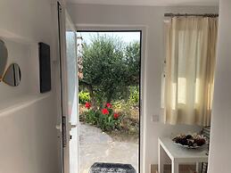 Gorgeous White Marsis Apartment in Paros