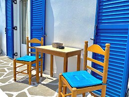 Amazing Blue Marsis Apartment in Paros