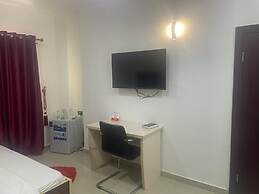 Eleventh House Hotel