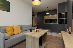 Modern Zoliborz Apartment by Renters