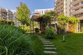 Modern Zoliborz Apartment by Renters