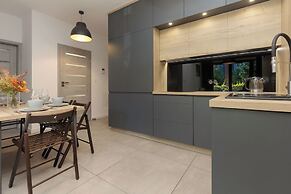 Modern Zoliborz Apartment by Renters