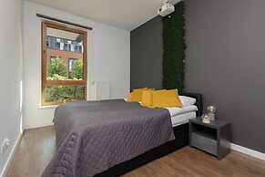 Modern Zoliborz Apartment by Renters