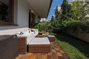 Modern Zoliborz Apartment by Renters