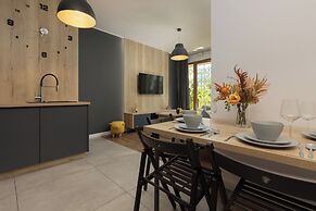 Modern Zoliborz Apartment by Renters