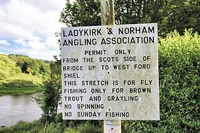 Sleeps 8 - Norham Berwick - Dog Friendly - Quiet