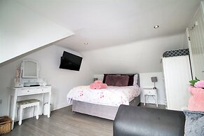 Sleeps 8 - Norham Berwick - Dog Friendly - Quiet