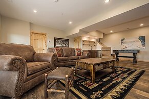 Longview Lodge by Taylor Made Deep Creek
