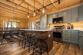 Longview Lodge by Taylor Made Deep Creek