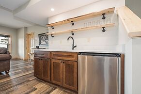 Longview Lodge by Taylor Made Deep Creek