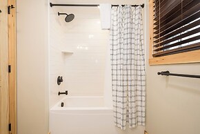 Longview Lodge by Taylor Made Deep Creek
