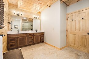 Longview Lodge by Taylor Made Deep Creek