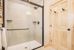 Longview Lodge by Taylor Made Deep Creek