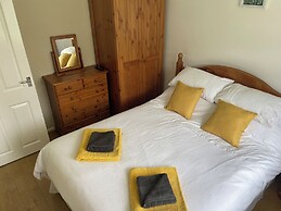 Bumble Bee Lodge