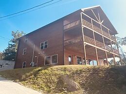 Mountain View Pool Lodge