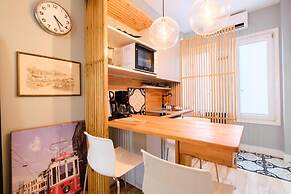 Stylish Flat w Balcony 8 min to Istiklal Ave