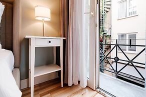 Stylish Flat w Balcony 8 min to Istiklal Ave