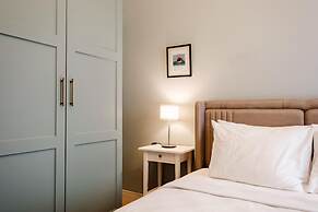 Stylish Flat w Balcony 8 min to Istiklal Ave