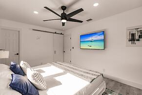 Modern Spacious Home With Pool Jacuzzi