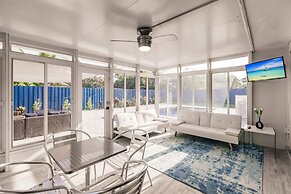 Modern Spacious Home With Pool Jacuzzi