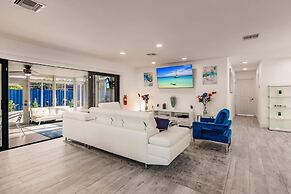 Modern Spacious Home With Pool Jacuzzi