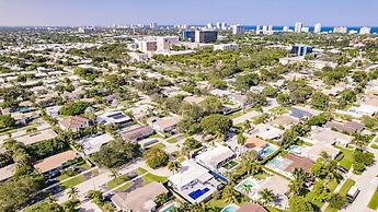 Modern Spacious Home With Pool Jacuzzi