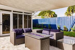 Modern Spacious Home With Pool Jacuzzi