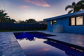 Modern Spacious Home With Pool Jacuzzi