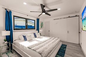 Modern Spacious Home With Pool Jacuzzi