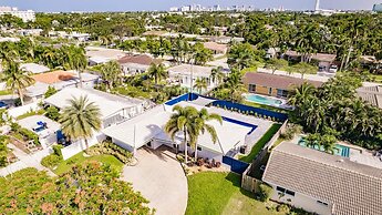 Modern Spacious Home With Pool Jacuzzi