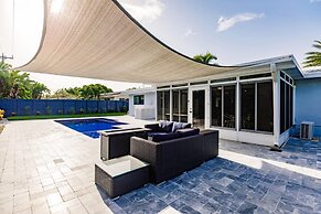 Modern Spacious Home With Pool Jacuzzi