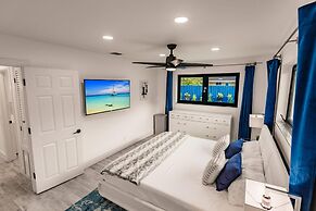 Modern Spacious Home With Pool Jacuzzi