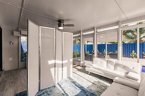 Modern Spacious Home With Pool Jacuzzi