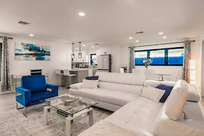 Modern Spacious Home With Pool Jacuzzi