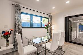 Modern Spacious Home With Pool Jacuzzi