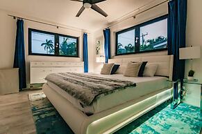 Modern Spacious Home With Pool Jacuzzi