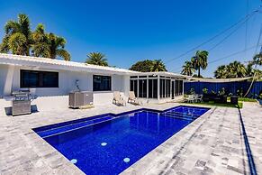 Modern Spacious Home With Pool Jacuzzi