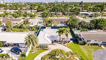 Modern Spacious Home With Pool Jacuzzi