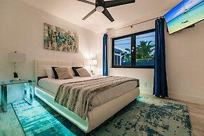 Modern Spacious Home With Pool Jacuzzi