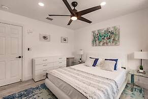 Modern Spacious Home With Pool Jacuzzi