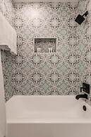 Modern Spacious Home With Pool Jacuzzi