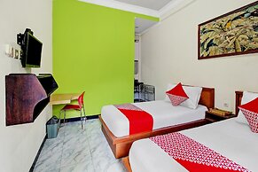 Super OYO 90672 ADHYA GUEST HOUSE LOMBOK
