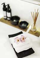 Villa Q - Contemporary Pool House