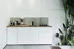 Villa Q - Contemporary Pool House