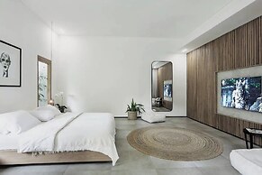 Villa Q - Contemporary Pool House