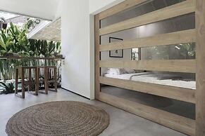 Villa Q - Contemporary Pool House