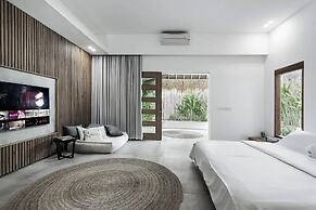 Villa Q - Contemporary Pool House